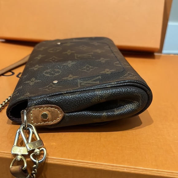 Louis Vuitton Favorite Mm Monogram Crossbody - Picture 4 of 8